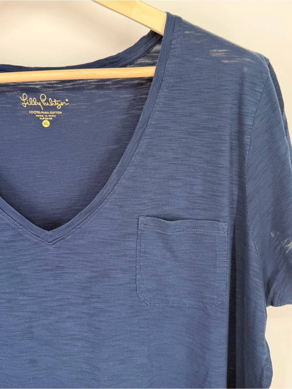 Lilly Pulitzer 100% Pima Cotton Women's Navy V-Neck Pocket Tee Size XL - Picture 3 of 10